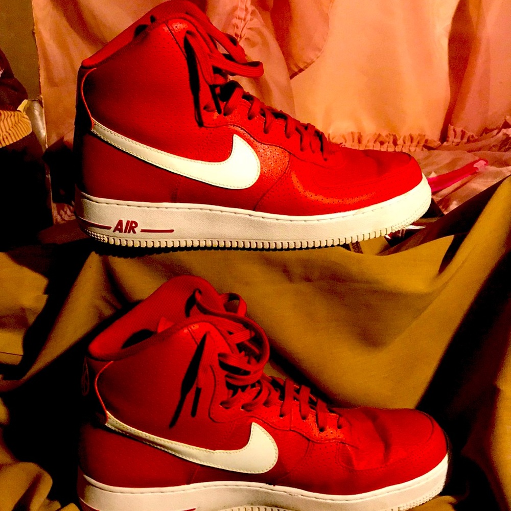 I am selling these comfortable Nike Air Forces